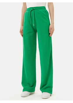 Silvian Heach Spodnie dresowe Franke GPP25116PA Zielony Relaxed Fit - id: 0000304772474 - marki SILVIAN HEACH - 182738956 Silvian Heach Spodnie dresowe Franke GPP25116PA Zielony Relaxed Fit ze sklepu MODIVO w kategorii Spodnie damskie - zdjęcie 182738956