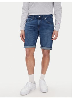 Tommy Jeans Szorty jeansowe Ronnie DM0DM20943 Granatowy Regular Fit ze sklepu MODIVO w kategorii Spodenki męskie - zdjęcie 182739128