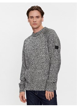 Calvin Klein Sweter K10K111959 Szary Regular Fit ze sklepu MODIVO w kategorii Swetry męskie - zdjęcie 182739377
