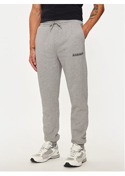 Napapijri Spodnie dresowe M-box Logo NP0A4I32 Szary Regular Fit ze sklepu MODIVO w kategorii Spodnie męskie - zdjęcie 182741038