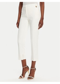 Elisabetta Franchi Chinosy PA-098-52E2-V320 Biały Regular Fit ze sklepu MODIVO w kategorii Spodnie damskie - zdjęcie 182741336