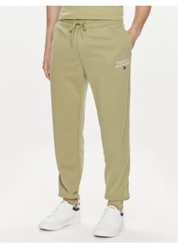 Tommy Hilfiger Spodnie dresowe UM0UM02880 Zielony Regular Fit ze sklepu MODIVO w kategorii Spodnie męskie - zdjęcie 182742355