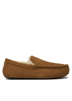 Ugg Kapcie M Ascot 1101110 Brązowy ze sklepu MODIVO w kategorii Kapcie męskie - zdjęcie 182742847