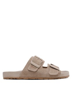 Manebi Klapki Suede Traveler Nordic Sandals W 1.9 RT Brązowy ze sklepu MODIVO w kategorii Klapki damskie - zdjęcie 182742956
