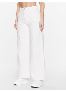 Tommy Hilfiger Jeansy WW0WW38518 Biały Relaxed Fit ze sklepu MODIVO w kategorii Jeansy damskie - zdjęcie 182743027