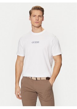 Guess T-Shirt M5RI58 K9RM1 Biały Regular Fit ze sklepu MODIVO w kategorii T-shirty męskie - zdjęcie 182743138