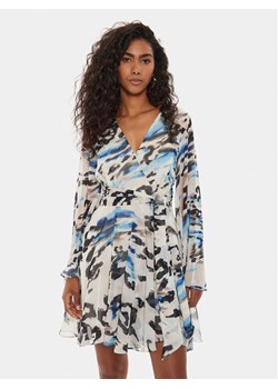 Guess Sukienka codzienna W4YK29 WDW82 Kolorowy Regular Fit ze sklepu MODIVO w kategorii Sukienki - zdjęcie 182743907