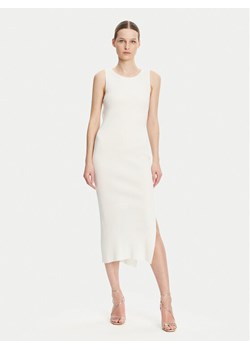 Guess Sukienka 174731 Biały Classic Fit - id: 0000304862137 - marki Guess - 182744895 Guess Sukienka 174731 Biały Classic Fit ze sklepu MODIVO w kategorii Sukienki - zdjęcie 182744895