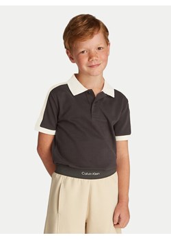 Calvin Klein Jeans Polo IB0IB02485 Czarny Regular Fit ze sklepu MODIVO w kategorii T-shirty chłopięce - zdjęcie 182744965