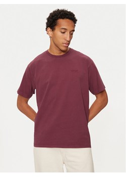 Levi's® T-Shirt Red Tab™ Vintage A0637-0117 Bordowy Boxy Fit ze sklepu MODIVO w kategorii T-shirty męskie - zdjęcie 182745275