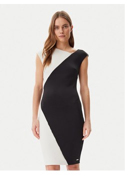Calvin Klein Sukienka koktajlowa K20K208141 Czarny Slim Fit ze sklepu MODIVO w kategorii Sukienki - zdjęcie 182745279