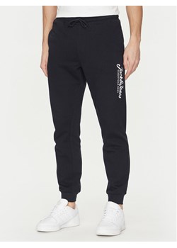 Jack&Jones Spodnie dresowe Gordon 12268768 Granatowy Regular Fit ze sklepu MODIVO w kategorii Spodnie męskie - zdjęcie 182745707