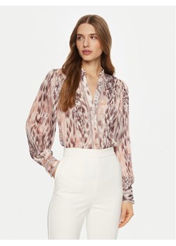 Guess Bluzka W5RH16 WDW82 Kolorowy Classic Fit ze sklepu MODIVO w kategorii Bluzki damskie - zdjęcie 182745837