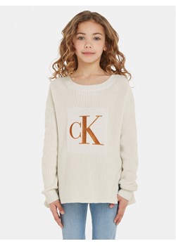Calvin Klein Jeans Sweter Monogram IG0IG02259 Écru Regular Fit ze sklepu MODIVO w kategorii Swetry dziewczęce - zdjęcie 182746139
