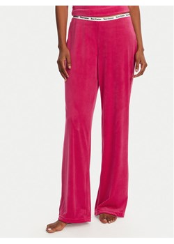 Juicy Couture Spodnie piżamowe Vicky JCLAS125504 Różowy Flare Fit ze sklepu MODIVO w kategorii Piżamy damskie - zdjęcie 182746639