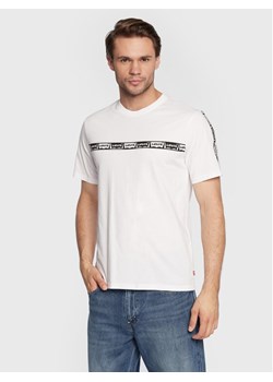 Levi's® T-Shirt Core 16143-0612 Biały Relaxed Fit ze sklepu MODIVO w kategorii T-shirty męskie - zdjęcie 182746649