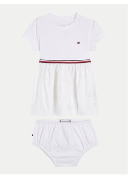 Tommy Hilfiger Sukienka letnia Broderie KN0KN01801 Biały Regular Fit ze sklepu MODIVO w kategorii Sukienki niemowlęce - zdjęcie 182747289