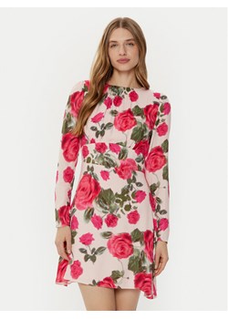 Guess Sukienka codzienna W5RK39 WGLC2 Różowy Regular Fit ze sklepu MODIVO w kategorii Sukienki - zdjęcie 182747528