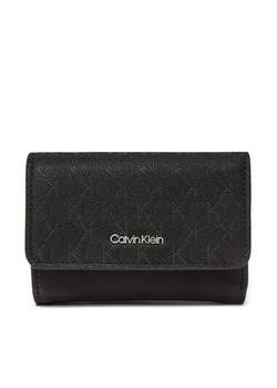 Calvin Klein Portfel Ck Must Small Trifold_Mono K60K612829 Czarny ze sklepu MODIVO w kategorii Portfele damskie - zdjęcie 182747678