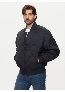 Tommy Hilfiger Kurtka bomber MW0MW37341 Granatowy Regular Fit ze sklepu MODIVO w kategorii Kurtki męskie - zdjęcie 182747918