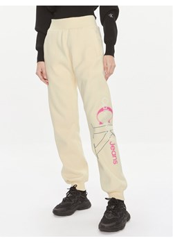 Calvin Klein Jeans Spodnie dresowe Bold Monologo J20J222606 Żółty Relaxed Fit ze sklepu MODIVO w kategorii Spodnie damskie - zdjęcie 182748357