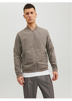 Jack&Jones Kurtka bomber Rush 12165203 Beżowy Regular Fit ze sklepu MODIVO w kategorii Kurtki męskie - zdjęcie 182748805