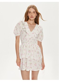 Gina Tricot Sukienka letnia 22230 Écru Regular Fit ze sklepu MODIVO w kategorii Sukienki - zdjęcie 182749265