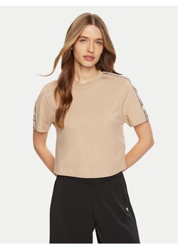 Guess T-Shirt V3RI08 I3Z14 Beżowy Regular Fit ze sklepu MODIVO w kategorii Bluzki damskie - zdjęcie 182750509