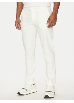 EA7 Emporio Armani Chinosy 7M000195 AF13554 U0005 Biały Regular Fit ze sklepu MODIVO w kategorii Spodnie męskie - zdjęcie 182751897