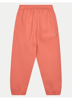 Gap Spodnie dresowe 741404-00 Koralowy Relaxed Fit ze sklepu MODIVO w kategorii Spodnie dziewczęce - zdjęcie 182752486