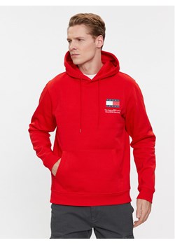 Tommy Jeans Bluza Essential Flag DM0DM18418 Czerwony Regular Fit ze sklepu MODIVO w kategorii Bluzy męskie - zdjęcie 182752827