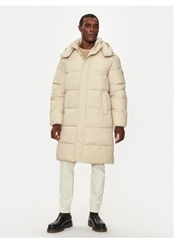 Calvin Klein Jeans Kurtka zimowa Essentials J30J326109 Beżowy Regular Fit ze sklepu MODIVO w kategorii Kurtki męskie - zdjęcie 182753055