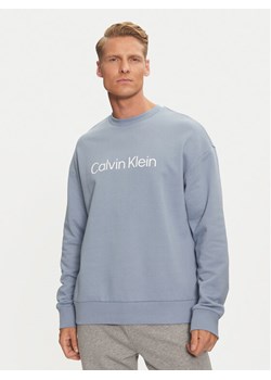 Calvin Klein Bluza Hero Logo K10K112956 Niebieski Comfort Fit ze sklepu MODIVO w kategorii Bluzy męskie - zdjęcie 182753256