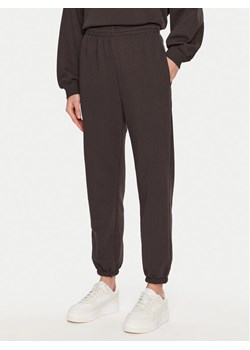 ViCOLO Spodnie dresowe TS0553 Brązowy Regular Fit ze sklepu MODIVO w kategorii Spodnie damskie - zdjęcie 182754519