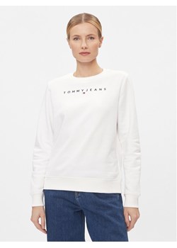 Tommy Jeans Bluza Linear DW0DW17323 Biały Regular Fit ze sklepu MODIVO w kategorii Bluzy damskie - zdjęcie 182755338