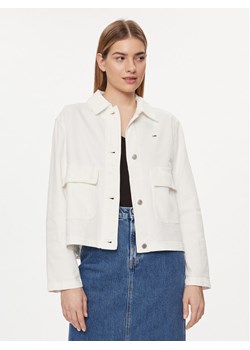Tommy Jeans Kurtka jeansowa DW0DW17748 Biały Regular Fit ze sklepu MODIVO w kategorii Kurtki damskie - zdjęcie 182755585