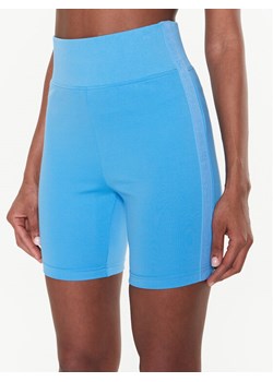 Calvin Klein Jeans Szorty sportowe J20J220683 Niebieski Slim Fit ze sklepu MODIVO w kategorii Szorty - zdjęcie 182755975