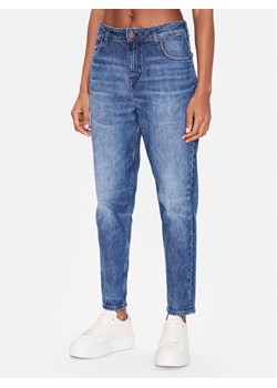 Mustang Jeansy Charlotte 1013597 Granatowy Mom Fit ze sklepu MODIVO w kategorii Jeansy damskie - zdjęcie 182756268