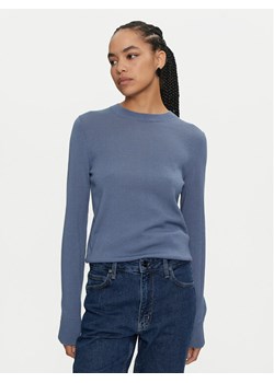 Calvin Klein Sweter K20K207452 Niebieski Regular Fit ze sklepu MODIVO w kategorii Swetry damskie - zdjęcie 182756557