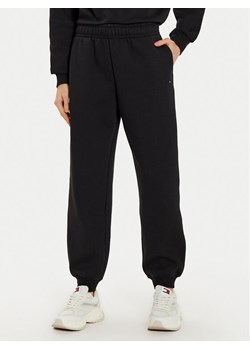 Tommy Hilfiger Spodnie dresowe Essential WW0WW45966 Czarny Regular Fit ze sklepu MODIVO w kategorii Spodnie damskie - zdjęcie 182756718