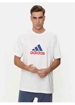 adidas T-Shirt Future Icons Badge of Sport IS3234 Biały Loose Fit ze sklepu MODIVO w kategorii T-shirty męskie - zdjęcie 182757377