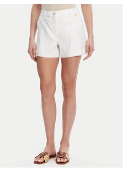 Guess Szorty materiałowe W5GD1W WH5L2 Biały Regular Fit ze sklepu MODIVO w kategorii Szorty - zdjęcie 182757615