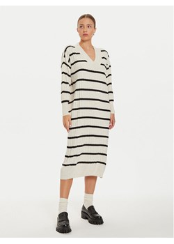 ONLY Sukienka dzianinowa New Tessa 15236372 Beżowy Relaxed Fit ze sklepu MODIVO w kategorii Sukienki - zdjęcie 182757719