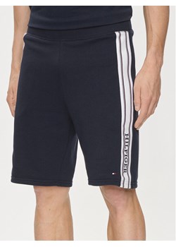 Tommy Hilfiger Szorty sportowe UM0UM03200 Granatowy Regular Fit ze sklepu MODIVO w kategorii Spodenki męskie - zdjęcie 182758315