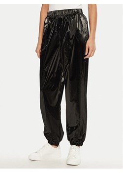 Guess Spodnie dresowe V5RB09 WGUJ0 Czarny Regular Fit ze sklepu MODIVO w kategorii Spodnie damskie - zdjęcie 182758598
