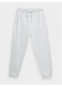 Outhorn Spodnie dresowe OTHAW23TTROM444 Szary Regular Fit ze sklepu MODIVO w kategorii Spodnie męskie - zdjęcie 182759005
