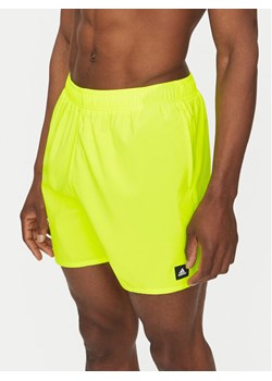 adidas Szorty kąpielowe Solid CLX JL5560 Zielony Regular Fit ze sklepu MODIVO w kategorii Kąpielówki - zdjęcie 182759346