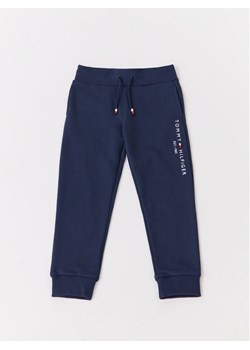 Tommy Hilfiger Spodnie dresowe Essential KS0KS00214C87 M Granatowy Regular Fit ze sklepu MODIVO w kategorii Spodnie chłopięce - zdjęcie 182760148