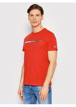 Tommy Jeans T-Shirt Essential Flag DM0DM13509 Czerwony Regular Fit ze sklepu MODIVO w kategorii T-shirty męskie - zdjęcie 182760239