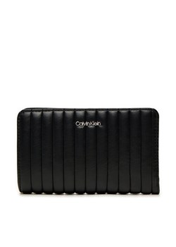 Calvin Klein Duży Portfel Damski Mini Line Quilt Medium Bifold K60K613063 Czarny ze sklepu MODIVO w kategorii Portfele damskie - zdjęcie 182761185